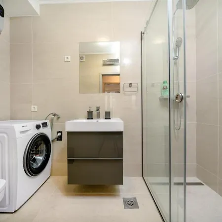 Luxury On The Main Daire *