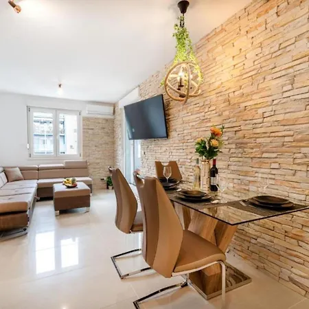 Daire Luxury On The Main